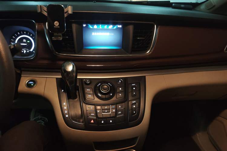 Used Buick GL8 2017 25S Comfort Version China V Standard Audio And AC Panel