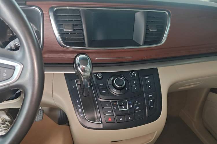 Used Buick GL8 2017 25S Luxury Version China V Standard Audio And AC Panel