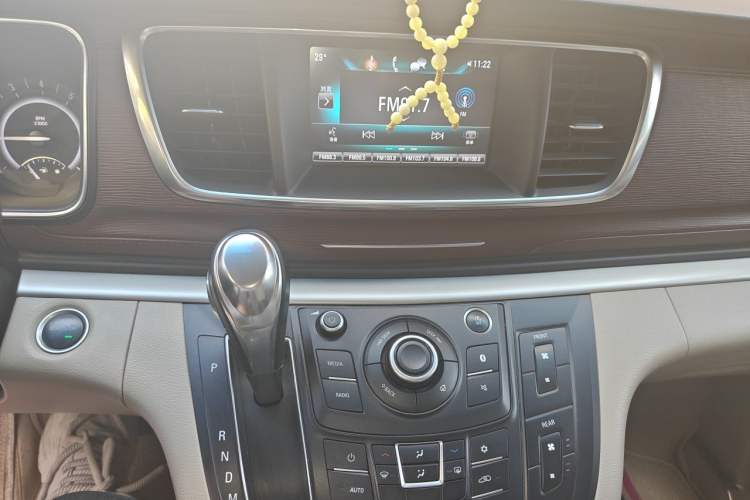 Used Buick GL8 2017 25S Luxury Version China V Standard Audio And AC Panel
