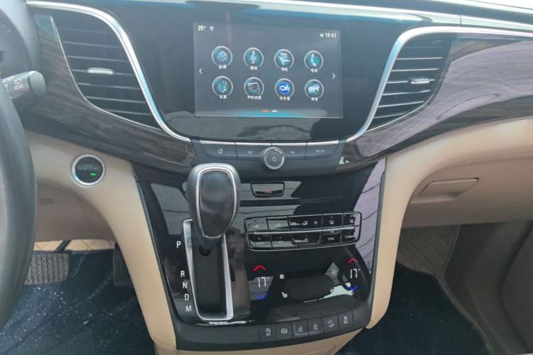 Used Buick GL8 2017 ES 28T Luxury Model China V Standard Audio And AC Panel