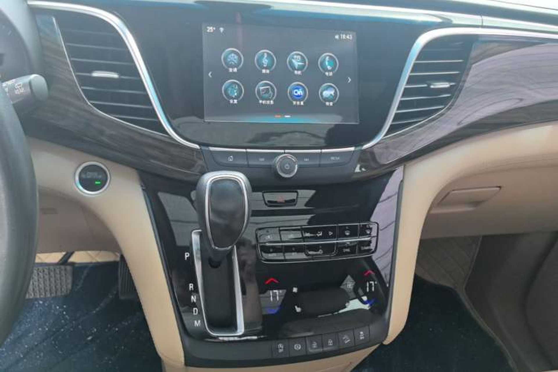 Used Buick GL8 2017 ES 28T Luxury Model China V Standard Audio And AC Panel