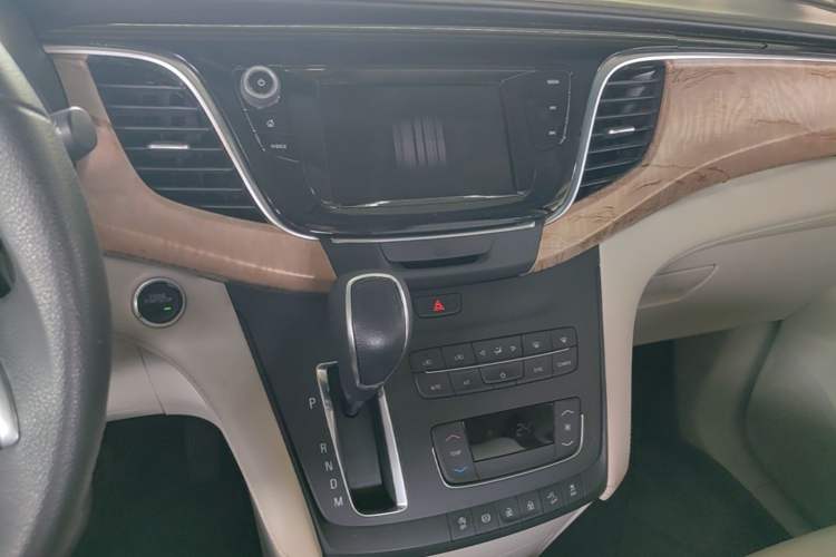 Used Buick GL8 2017 ES 28T Comfort Model China V Standard Audio And AC Panel