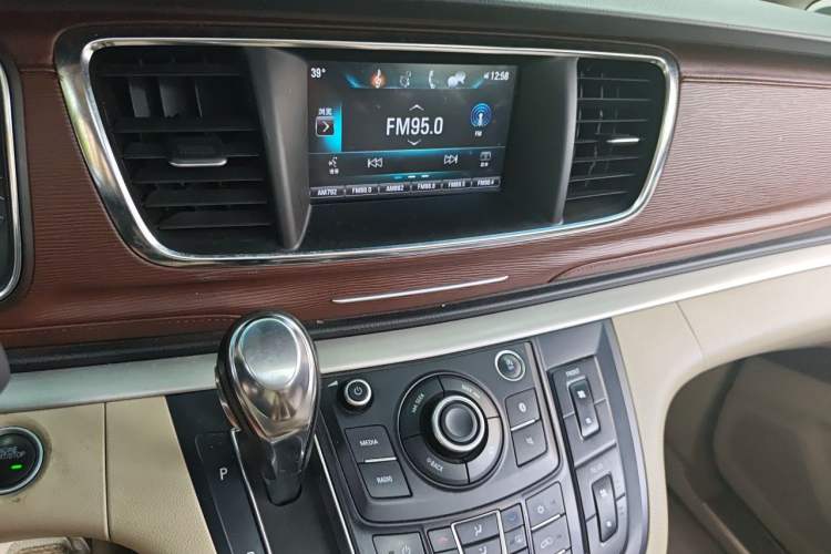 Used Buick GL8 2017 25S Luxury Version China V Standard Audio And AC Panel