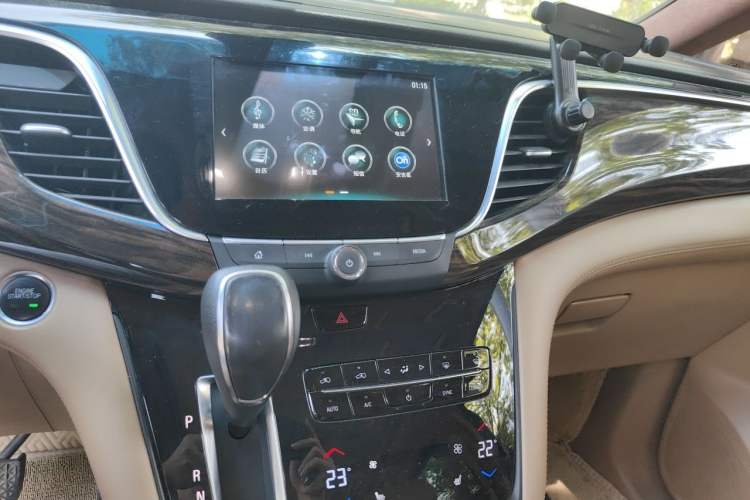 Used Buick GL8 2017 ES 28T Luxury Model China V Standard Audio And AC Panel