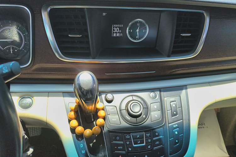Used Buick GL8 2017 25S Prestige Version China V Standard Audio And AC Panel