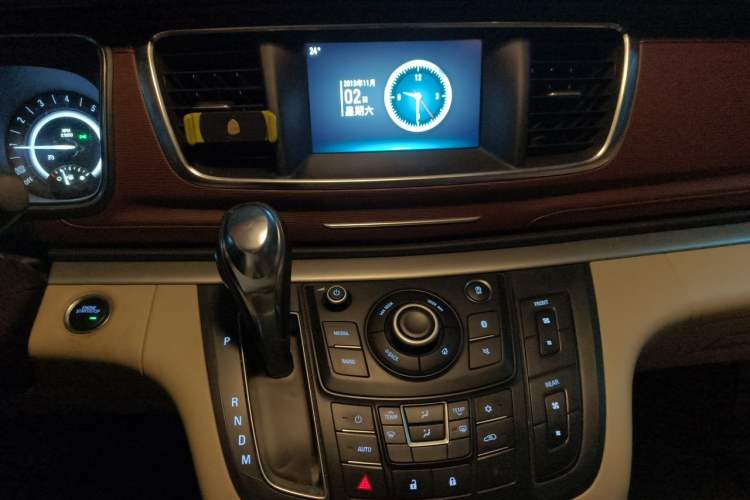 Used Buick GL8 2017 25S Luxury Version China V Standard Audio And AC Panel