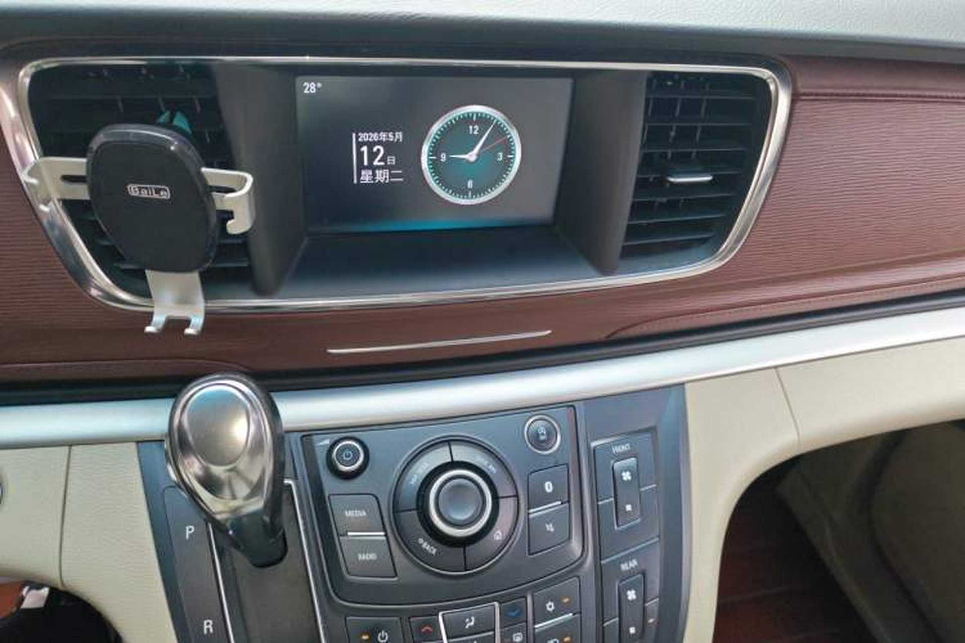 Used Buick GL8 2017 25S Luxury Version China V Standard Audio And AC Panel