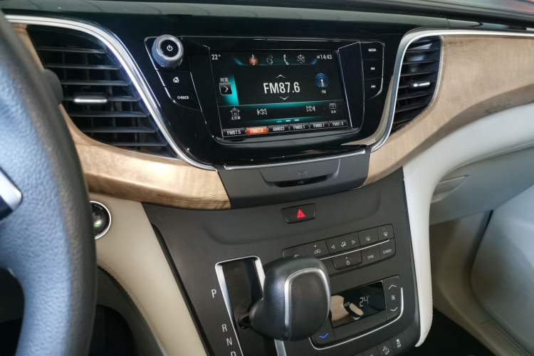 Used Buick GL8 2017 ES 28T Comfort Model China V Standard Audio And AC Panel