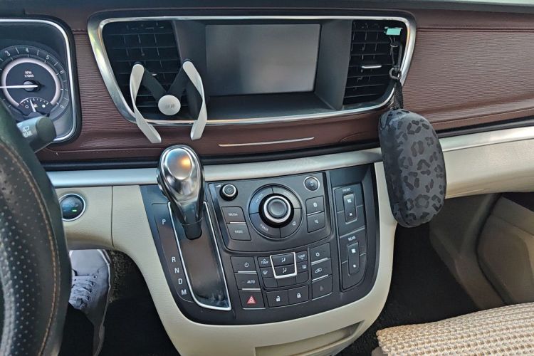 Used Buick GL8 2017 25S Luxury Version China V Standard Audio And AC Panel