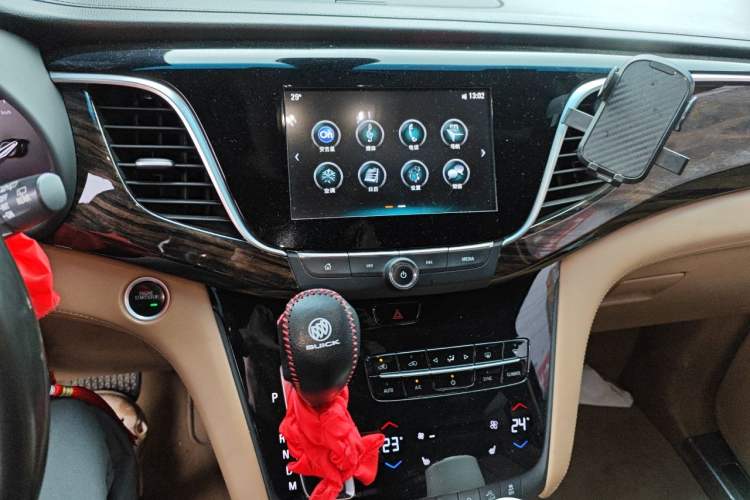 Used Buick GL8 2017 ES 28T Luxury Model China V Standard Audio And AC Panel