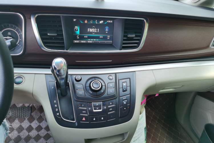 Used Buick GL8 2017 25S Comfort Version China V Standard Audio And AC Panel