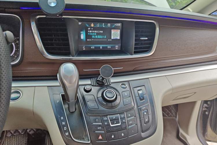 Used Buick GL8 2017 25S Luxury Version China V Standard Audio And AC Panel