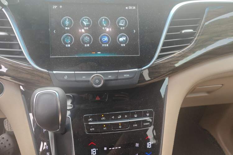 Used Buick GL8 2017 ES 28T Flagship Model China V Standard Audio And AC Panel