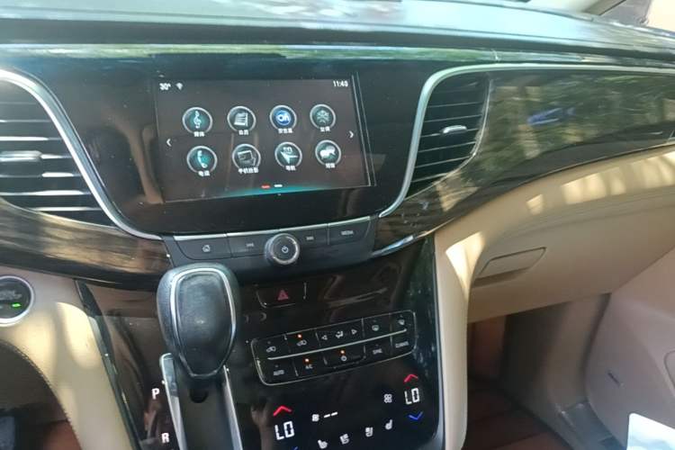 Used Buick GL8 2017 ES 28T Flagship Model China V Standard Audio And AC Panel