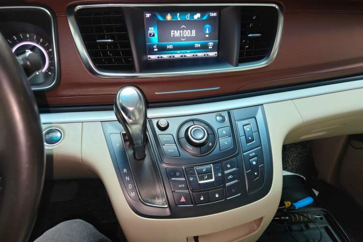 Used Buick GL8 2017 25S Luxury Version China V Standard Audio And AC Panel