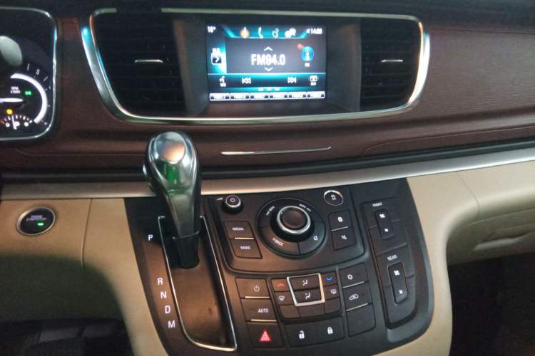 Used Buick GL8 2017 25S Luxury Version China V Standard Audio And AC Panel