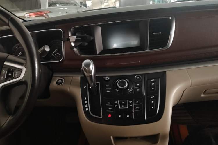 Used Buick GL8 2017 25S Comfort Version China V Standard Audio And AC Panel