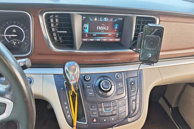 Used Buick GL8 2017 25S Luxury Version China V Standard Audio And AC Panel