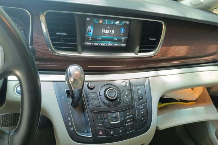 Used Buick GL8 2017 25S Luxury Version China V Standard Audio And AC Panel