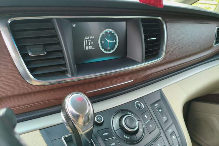 Used Buick GL8 2017 25S Luxury Version China V Standard Audio And AC Panel