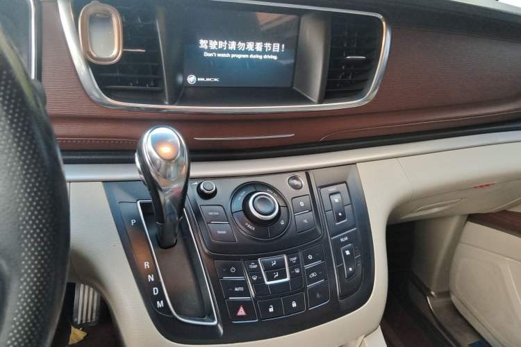 Used Buick GL8 2017 25S Luxury Version China V Standard Audio And AC Panel