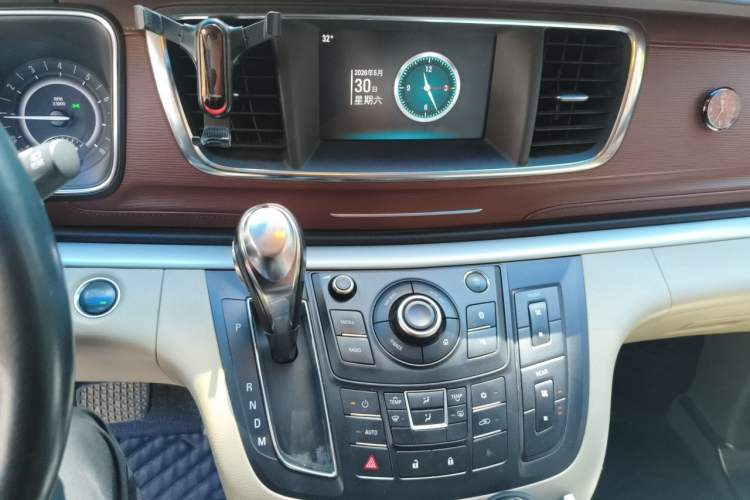 Used Buick GL8 2017 25S Luxury Version China V Standard Audio And AC Panel