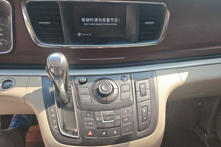 Used Buick GL8 2017 25S Luxury Version China V Standard Audio And AC Panel