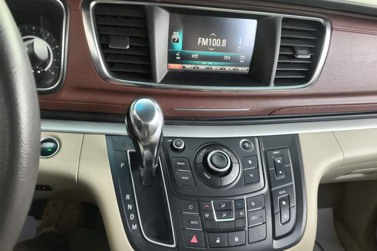 Used Buick GL8 2017 25S Comfort Version China V Standard Audio And AC Panel