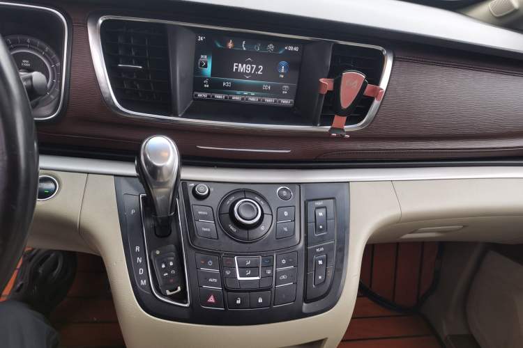 Used Buick GL8 2017 25S Luxury Version China V Standard Audio And AC Panel