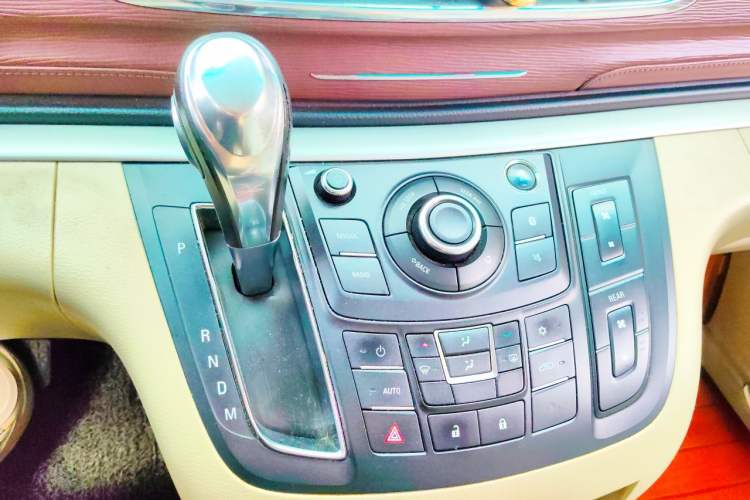 Used Buick GL8 2017 25S Comfort Version China V Standard Audio And AC Panel