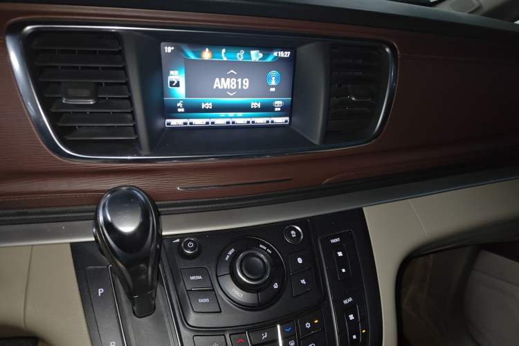 Used Buick GL8 2017 25S Luxury Version China V Standard Audio And AC Panel
