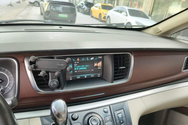 Used Buick GL8 2017 25S Luxury Version China V Standard Audio And AC Panel