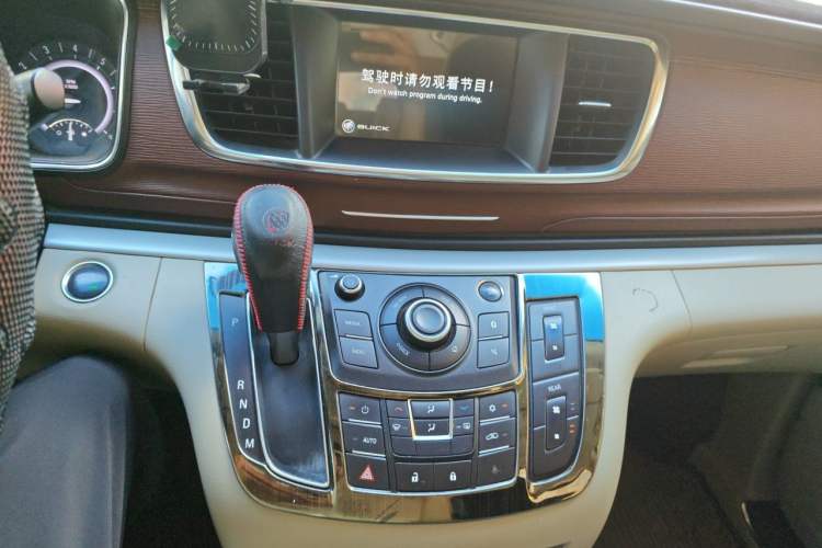 Used Buick GL8 2017 25S Luxury Version China V Standard Audio And AC Panel