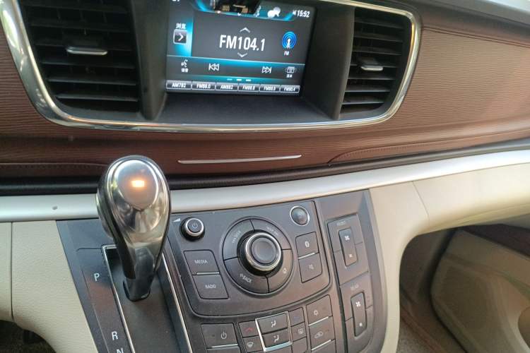 Used Buick GL8 2017 25S Luxury Version China V Standard Audio And AC Panel