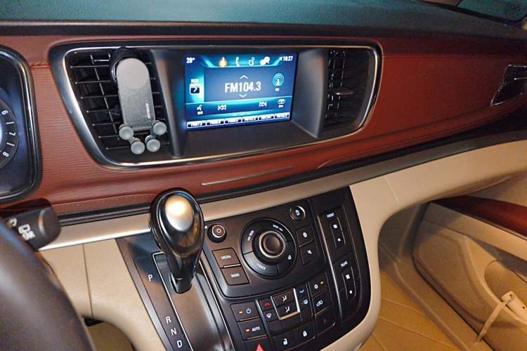 Used Buick GL8 2017 25S Luxury Version China V Standard Audio And AC Panel