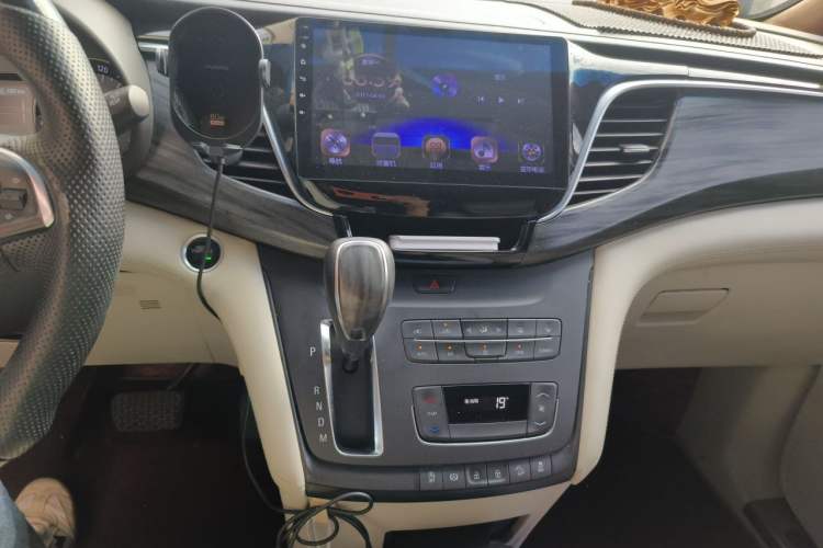 Used Buick GL8 2017 ES 28T Comfort Model China V Standard Audio And AC Panel