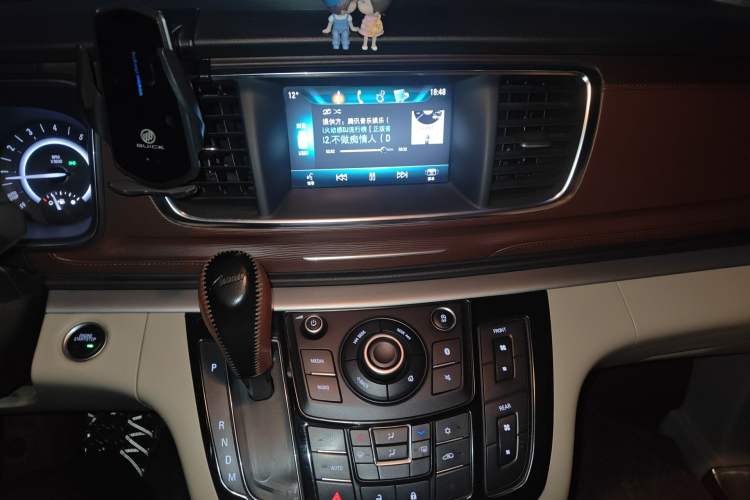 Used Buick GL8 2017 25S Luxury Version China V Standard Audio And AC Panel