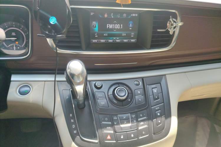 Used Buick GL8 2017 25S Luxury Version China V Standard Audio And AC Panel
