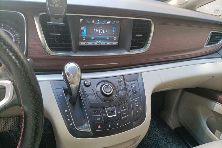Used Buick GL8 2017 25S Luxury Version China V Standard Audio And AC Panel