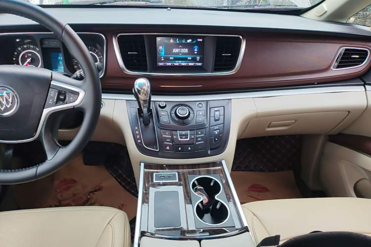 Used Buick GL8 2017 25S Comfort Version China V Standard Audio And AC Panel