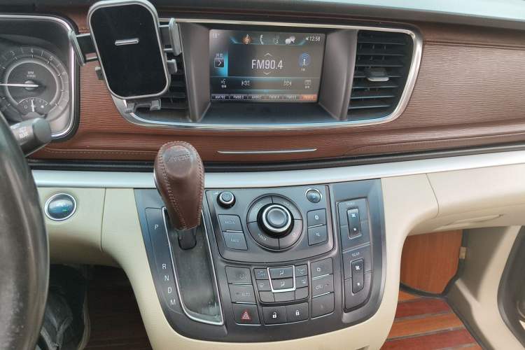 Used Buick GL8 2017 25S Luxury Version China V Standard Audio And AC Panel