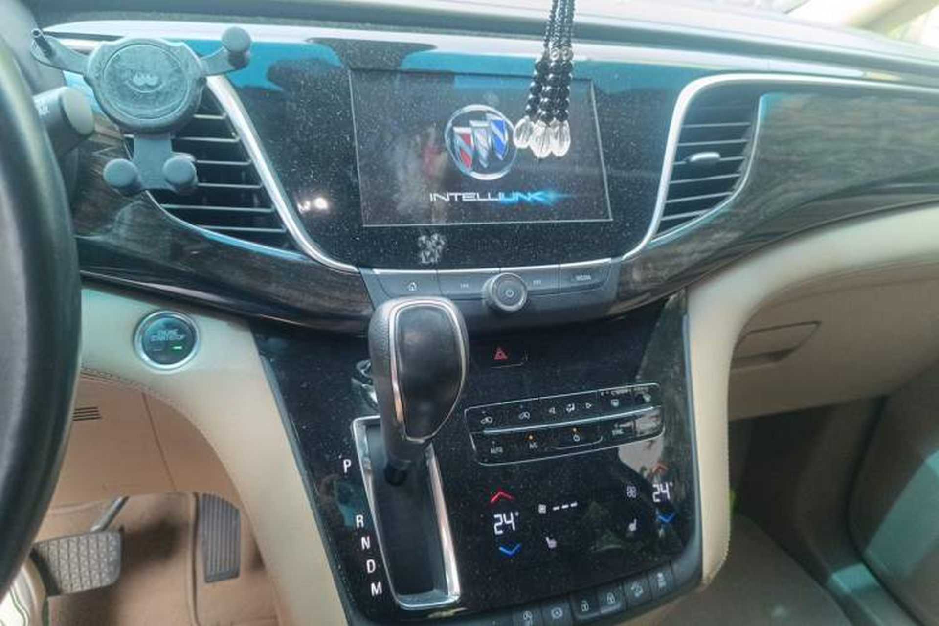 Used Buick GL8 2017 ES 28T Luxury Model China V Standard Audio And AC Panel