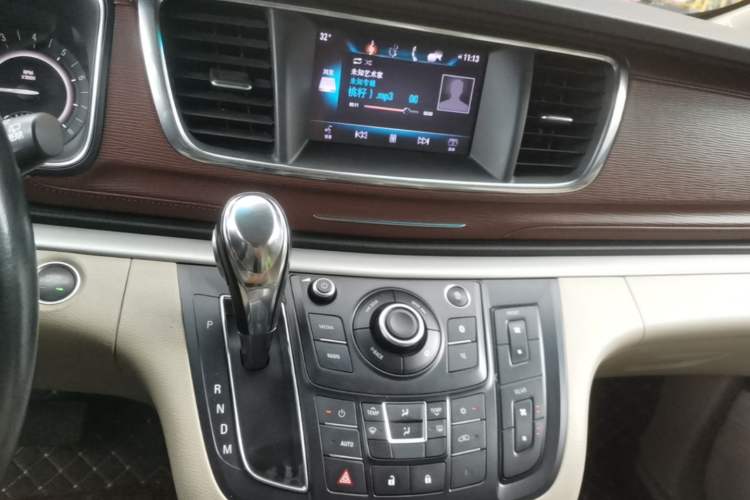 Used Buick GL8 2017 25S Luxury Version China V Standard Audio And AC Panel