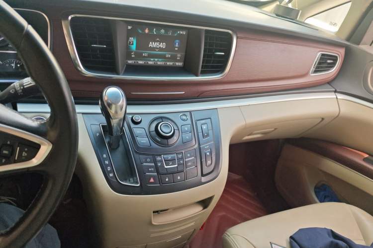 Used Buick GL8 2017 25S Luxury Version China V Standard Audio And AC Panel