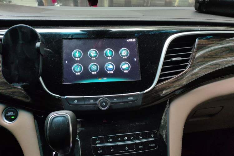 Used Buick GL8 2017 ES 28T Luxury Model China V Standard Audio And AC Panel