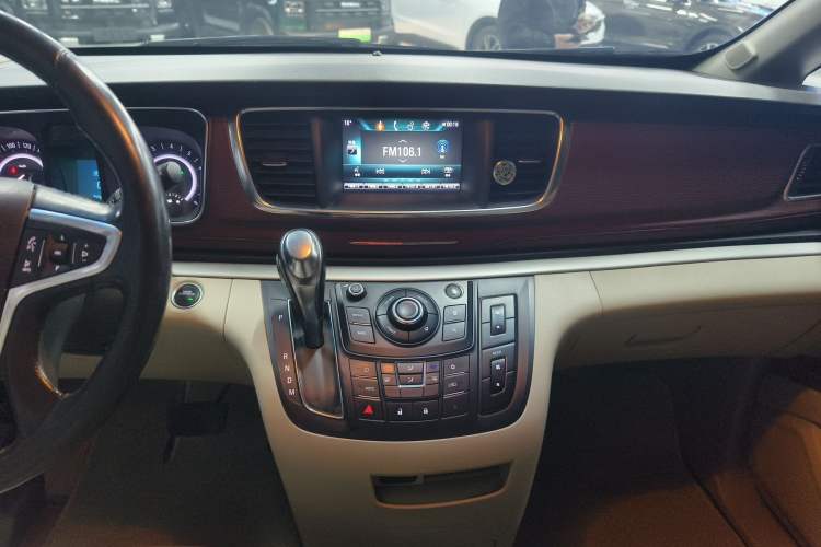 Used Buick GL8 2017 25S Luxury Version China V Standard Audio And AC Panel