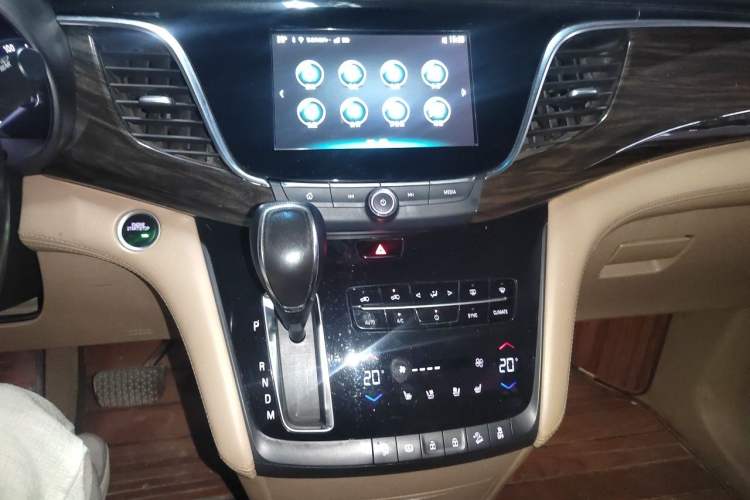 Used Buick GL8 2017 ES 28T Flagship Model China V Standard Audio And AC Panel