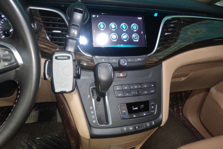 Used Buick GL8 2017 ES 28T Premium Version China V Standard Audio And AC Panel