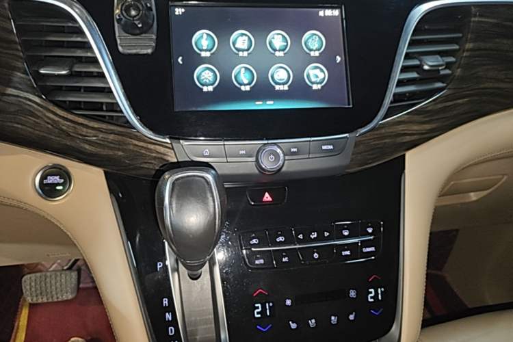 Used Buick GL8 2017 ES 28T Flagship Model China V Standard Audio And AC Panel