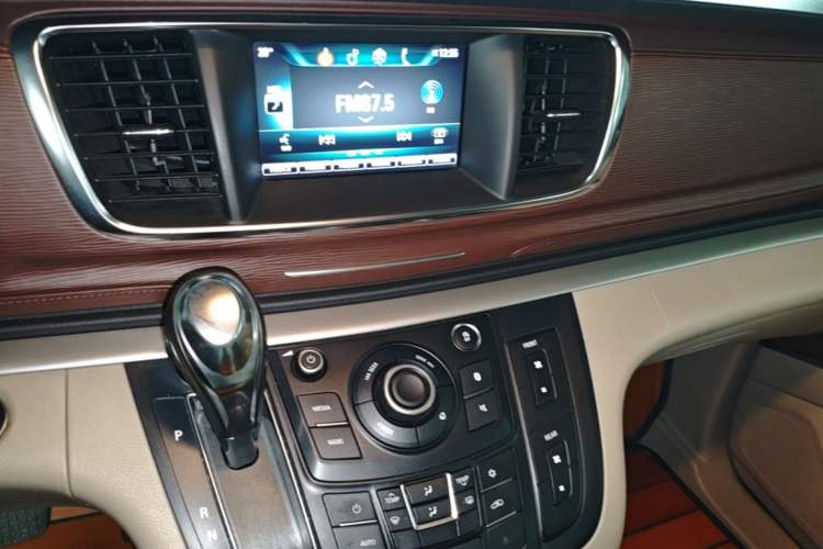 Used Buick GL8 2017 25S Comfort Version China V Standard Audio And AC Panel